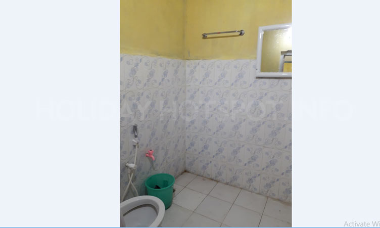 Toto Para Gayan Bahadur Rana Homestay bathroom near jaldapara