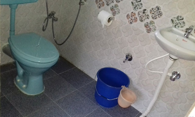 Kharkha Homestay bathroom image at Latpanchar