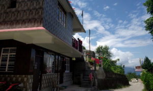 Rode side view of Noryang Homestay at Tinchuley