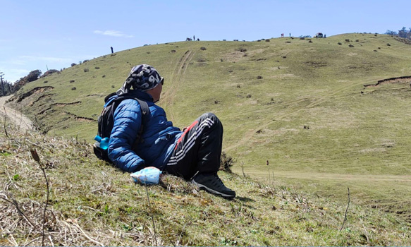 Sandakphu Srikhola New Singhalila Homestay Pasang Sherpa outdoor valley view sightseeing