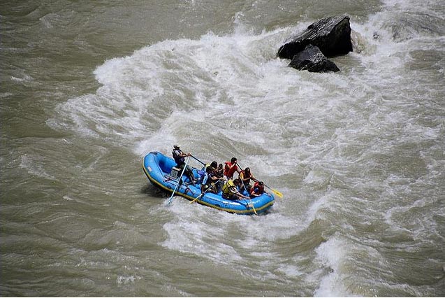 Rafting over the teesta river
