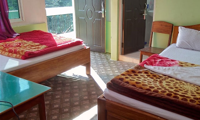 Mukhia Homestay bed room image at Sittong