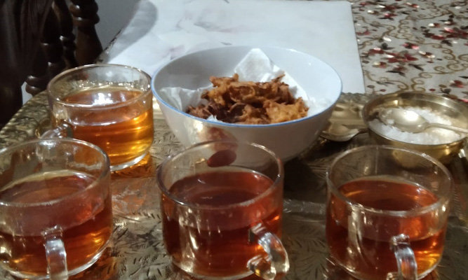 tea and snacks at Bhujel Homestay Takdah